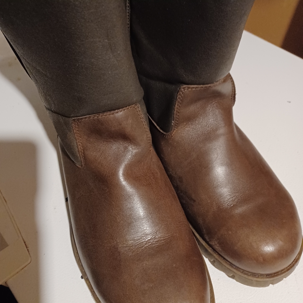 Brown shank boots. Woolen  lining,